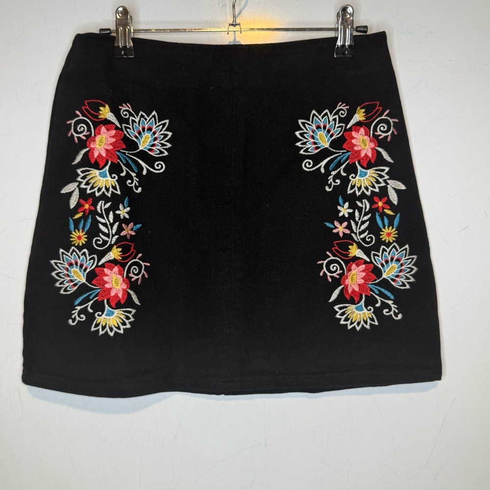 Mi Ami Black Mini Skirt with Bright Boho Floral Embroidery – Size Small